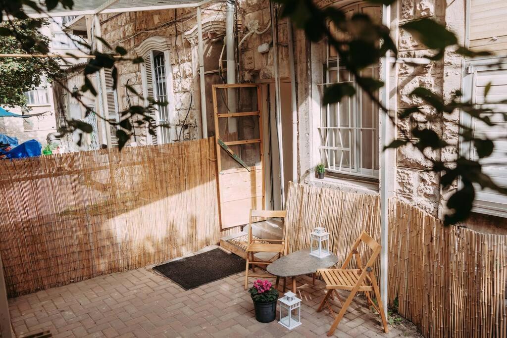 In The Middle Of Everything Haifa Exterior foto